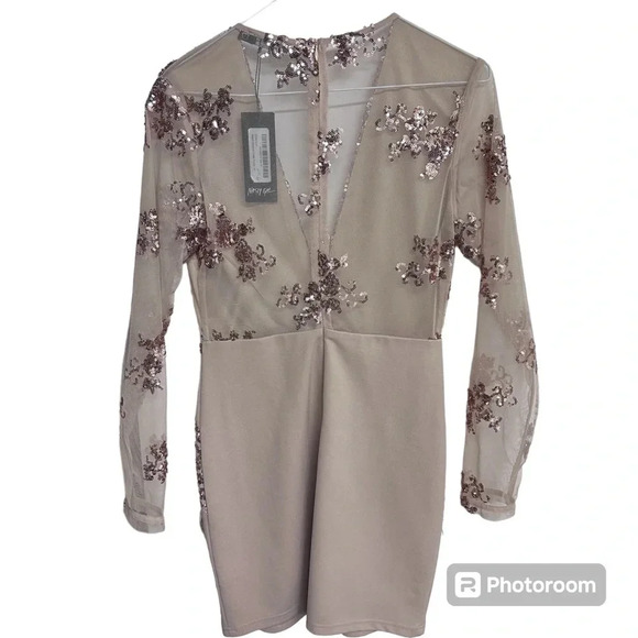 NWT SEQUIN DRESS- HOW LOW CAN YOU GO. Date night, prom, occasion mini sz6 - Picture 5 of 9